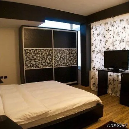 Ejna 4* Тирана