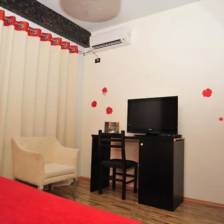 Отель Ejna Тирана