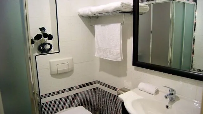 Ejna 4* טיראנה