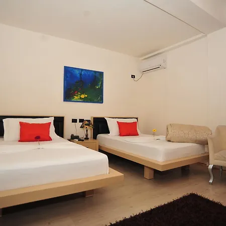 Ejna Hotel 4*