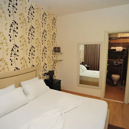 Otel Ejna