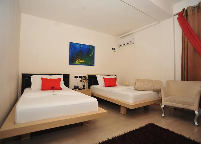 Ejna Hotel 4*